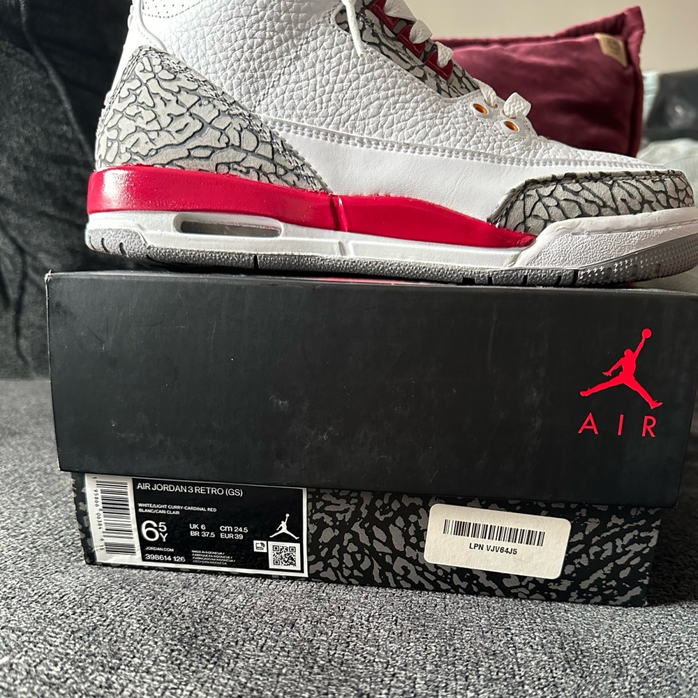 Jordan 3 Cardinal - Picture 6 of 8